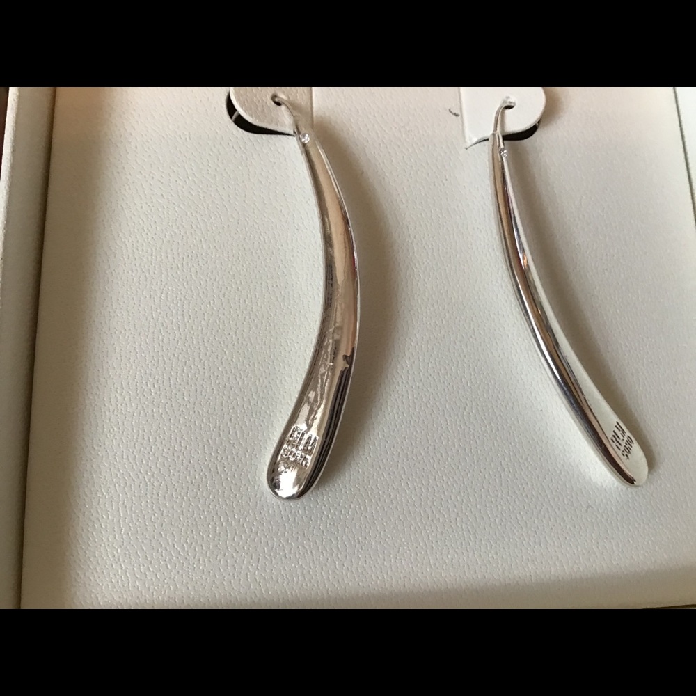 Very pretty silver ear drop earrings